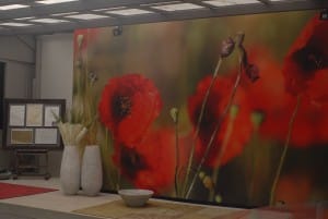 Mit einem großformatigem Digitaldruck wird unser Eingang zur Mohnblumenwiese