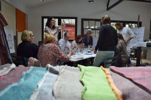 dekorieren mit den Colored Linen von Annie Sloan