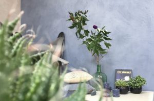 Wohnidee Mineralputz in Indigo Blau