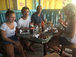 fried chicken am Straßenrand
