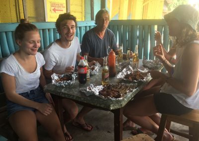fried chicken am Straßenrand