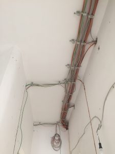 Flurdecke voll verkabelt