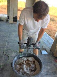 Mineralputz mit Pigmenten anmischen