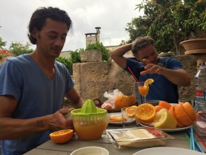 Orangen von unserem eigenen Baum (na ja, nur die Zitrone war vom Nachbarn)