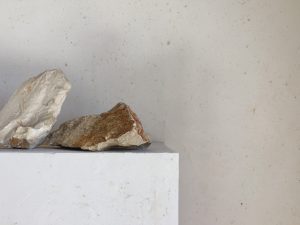 Naturweiß mit Glimmer in den Bädern