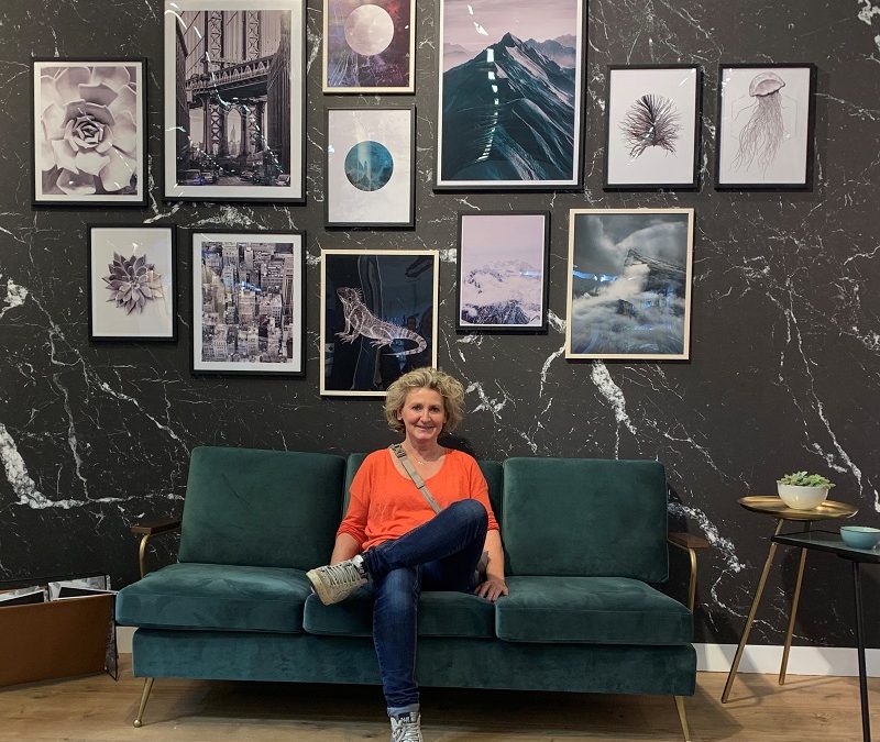 kleine Pause auf dem netten Sofa bei Komar