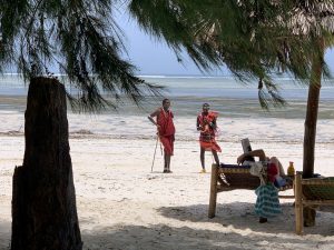 Strandleben mit Massais