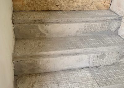 die Treppenstufen werden eingekerbt